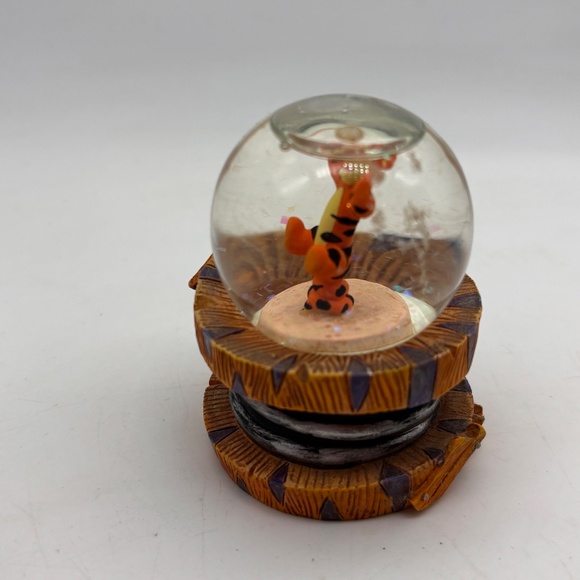 Disney WDW Parks Winnie the Pooh and Friends Tigger Spring Mini Water Snow Globe - Picture 5 of 9